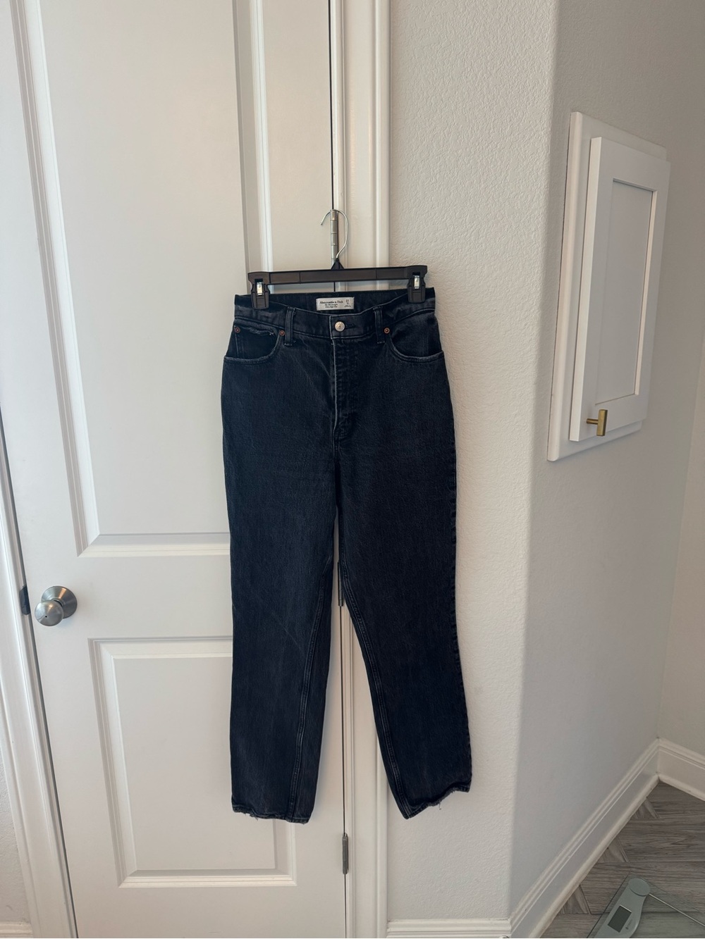 Abercrombie & Fitch Black 90’s Straight Ultra High-Rise Jeans